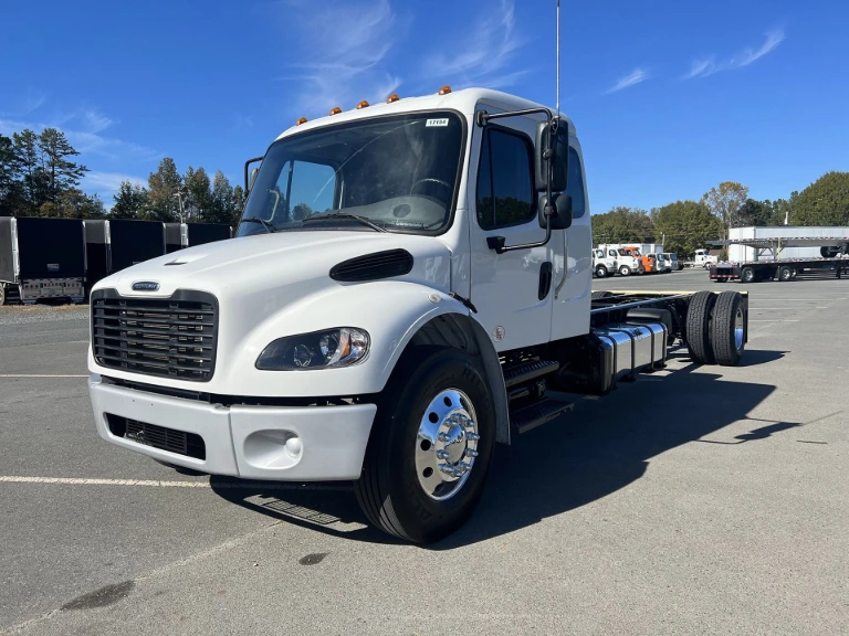 Freightliner M2 106